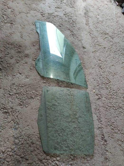 Стекло двери левой BMW e39