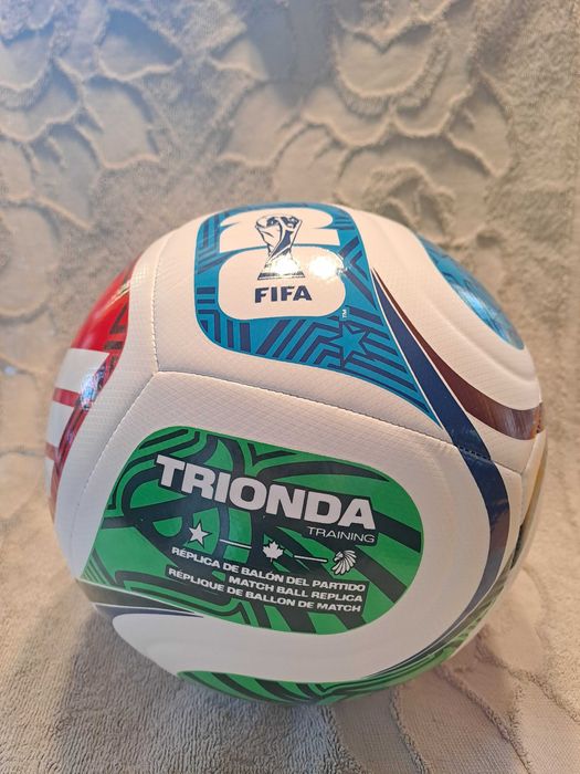 Piłka adidas Mistrzostwa Świata FIFA 2026 TRIONDA Training JD8032