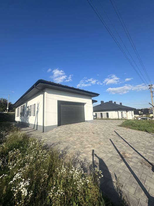 Продам будинок -американку . Газ , гараж , 8 соток двлянка