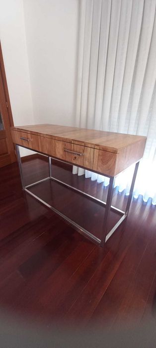 Mesa em madeira e aço inoxidavel, como novas