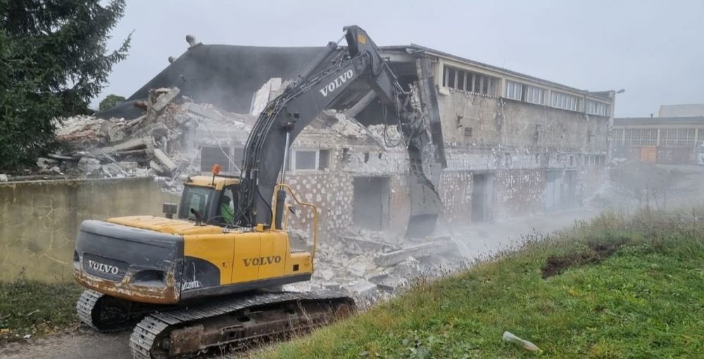 Wyburzenia rozbiórki mechaniczne oraz ręczne wywóz gruzu prace ziemne