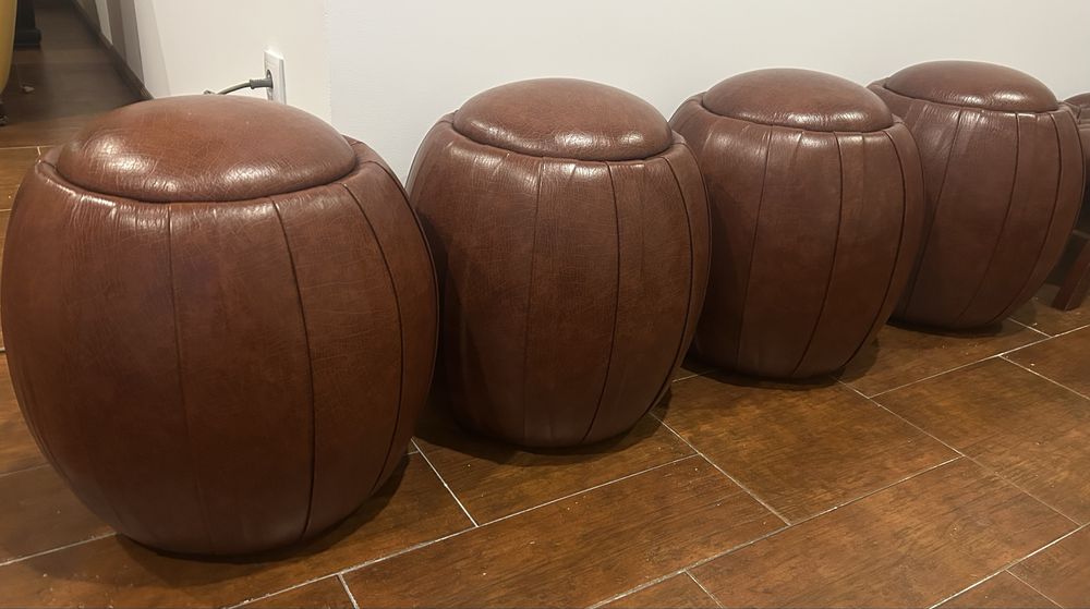 Conjunto de 4 Pufes em Pele