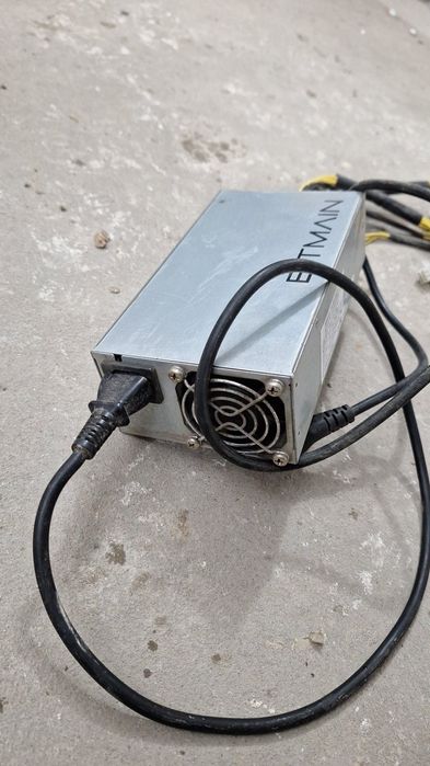 БЛОК ЖИВЛЕННЯ НЕ  РОБОЧИЙ  1600w 12v. 12.5V. 170A.
