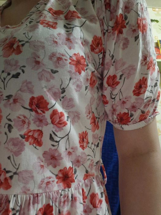 платье с цветочным принтом. Нет пояса, б/у