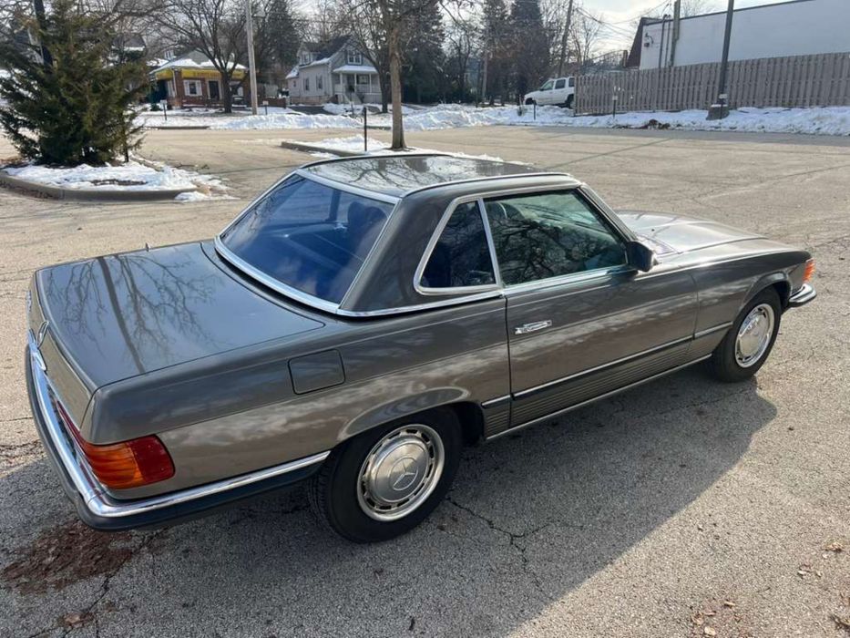 Piękny Mercedes 380 SL w107