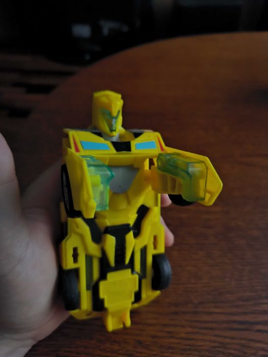 Игрушка  машинка- робот. Бамбербил.