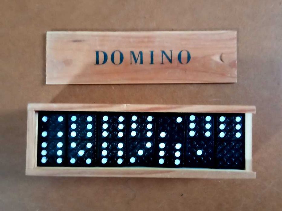 Dominó Com Caixa De Madeira