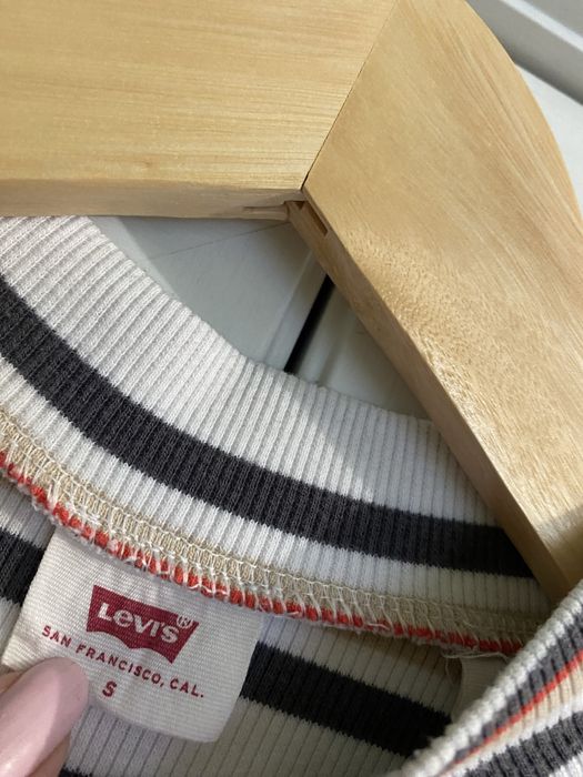 Sweter w paski Levis S bluzka prążkowany półgolf