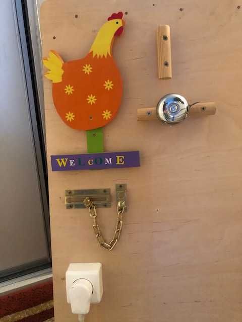 Tablica interaktywna z narzędziami, zabawka edukacyjna