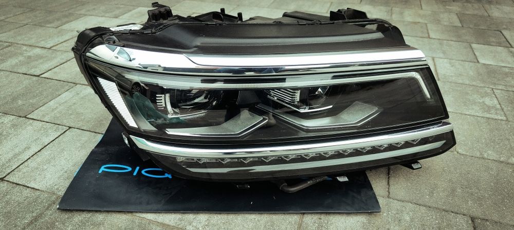 Lampa prawa reflektor prawy VOLKSWAGEN TIGUAN 5NA 5NB941082D FULL LED