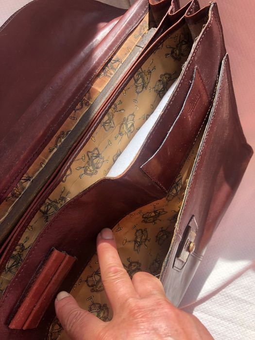 Pasta de documentos em pele genuína