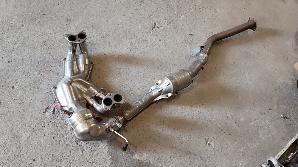Выпускной коллектор катализатор Subaru outback legacy b16