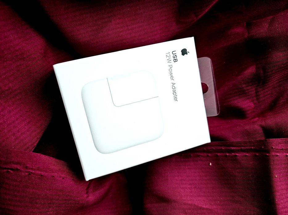 Продам оригинальную новую зарядку блок питания от Apple запакованную