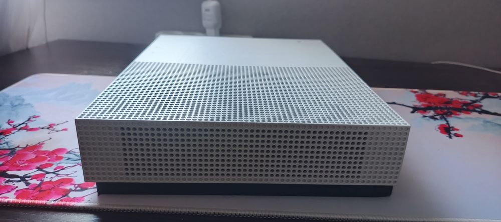 Xbox one s колір білий+джойстик