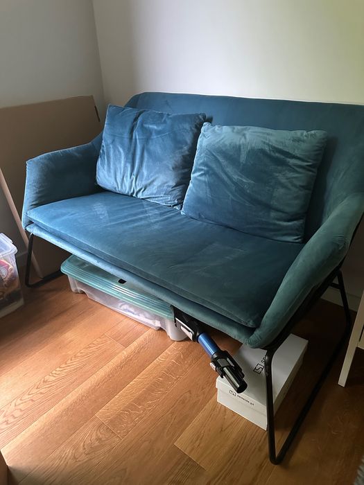 Vendo sofá veludo azul de 2 lugares