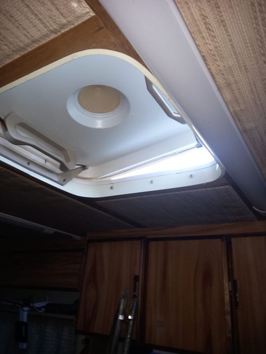 Vendo ou troco por carrinha familiar.