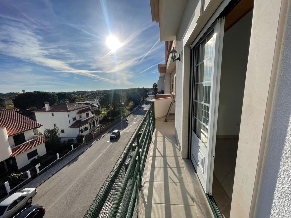 T3 com 2 Varandas, Garagem , perto da  estação Comboio