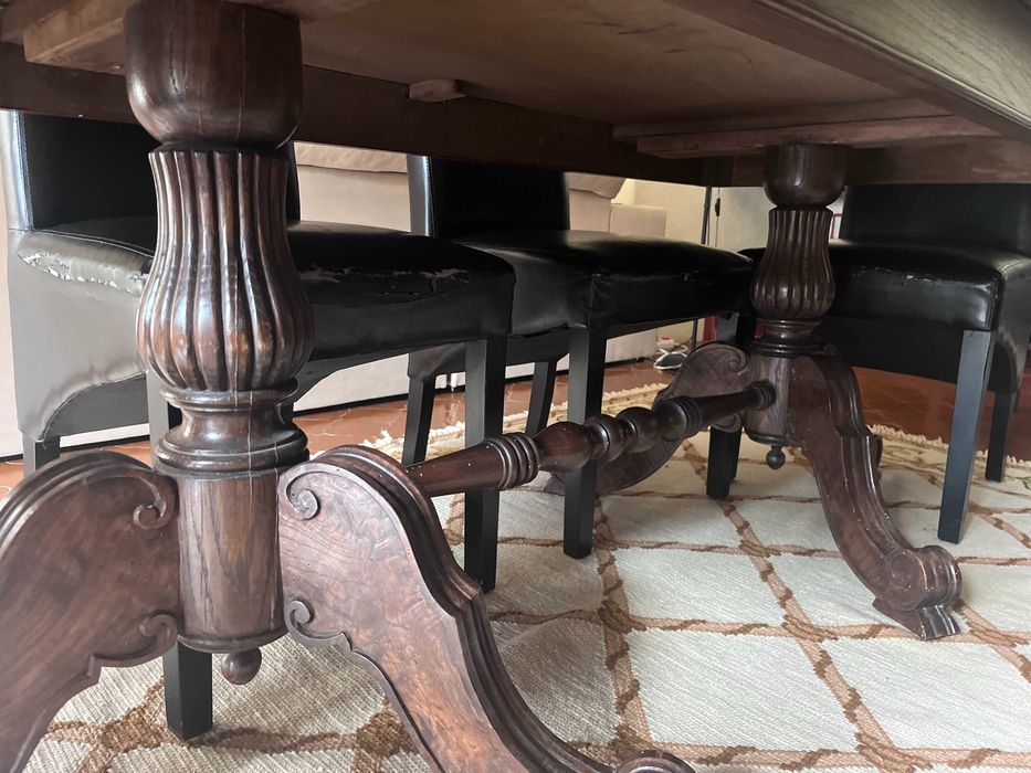 Mesa em madeira maciça