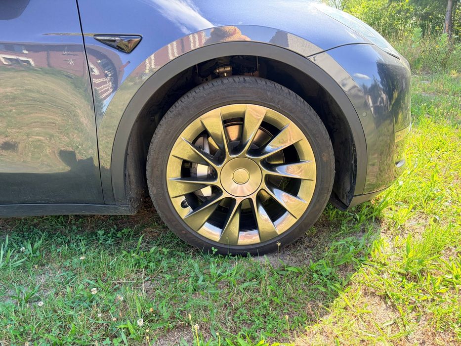 Автомобіль Tesla