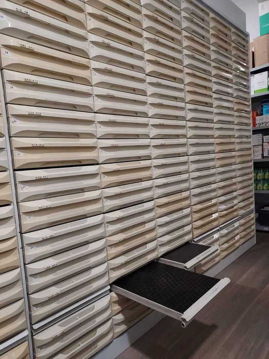 Armário de Farmácia Modular com Gavetas – Bom Estado!