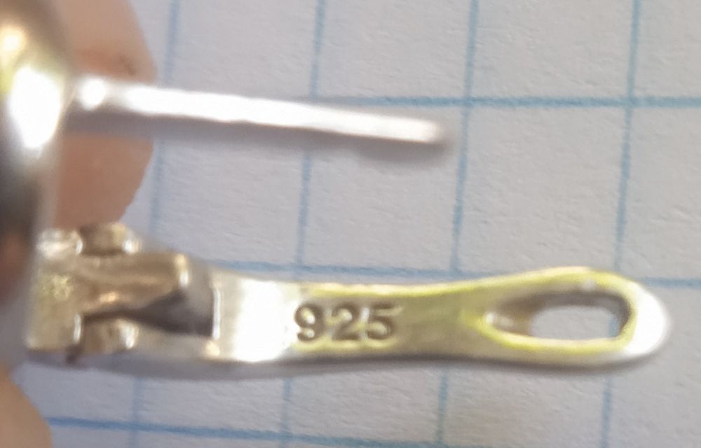 Серьги из серебра 925 и изумрудами вес 7.7 грамм