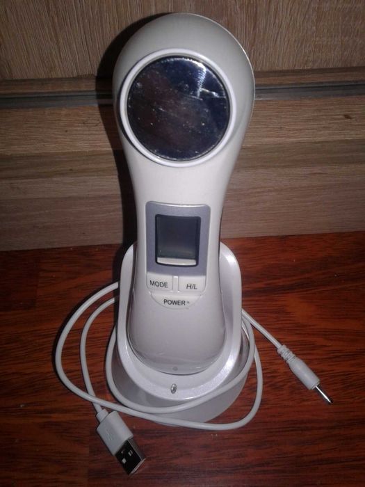 Domowy Masażer Kosmetyczny Do Twarzy 6w1 Terapia Światłem Ultradzwięki