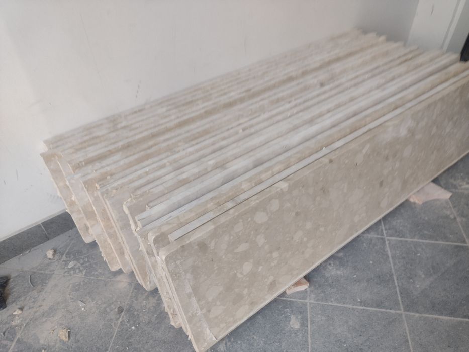 Parapet  160 x 38 cm dostępne 40 sztuk kamień