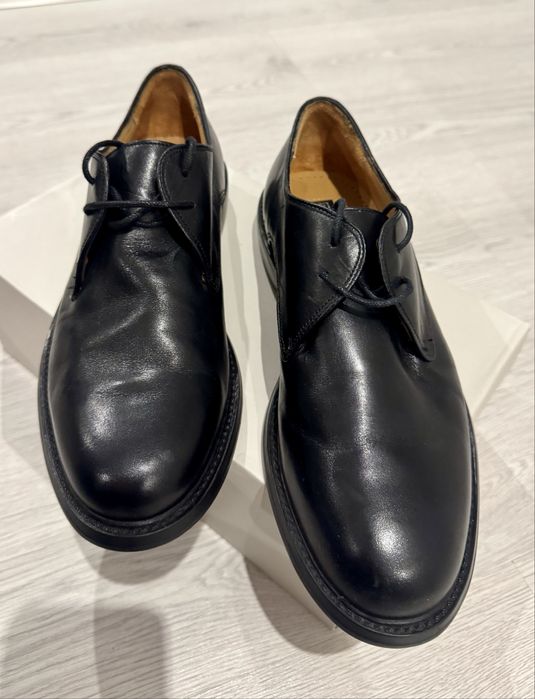 Sapatos pretos em couro novos 42