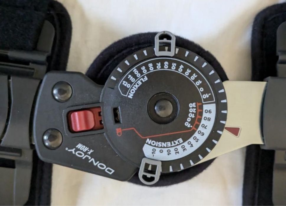 Ортез для коліна Donjoy X-Rom (США)