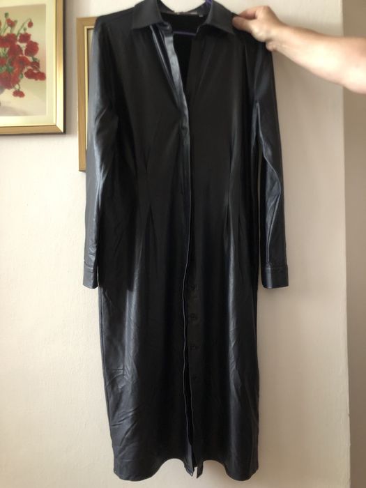 Шкіряна сукня.