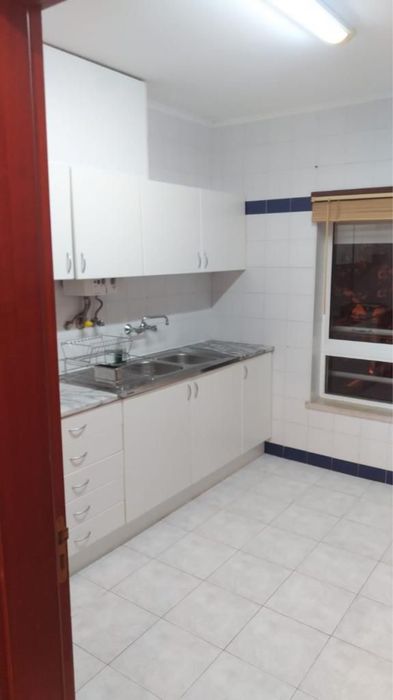 Apartamento T2 com varanda, vista parcial mar e garagem em box — Alto do Lagoal
