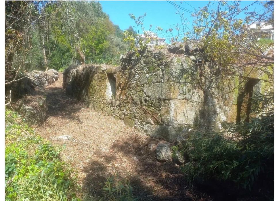 Terreno com Ruína Ponte de Lima