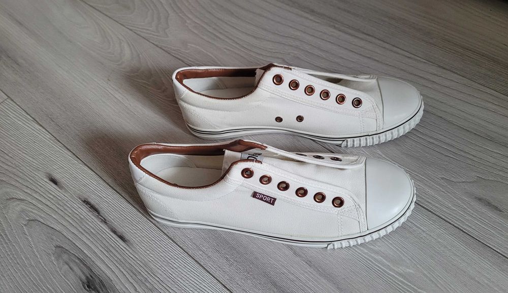 Białe męskie trampki