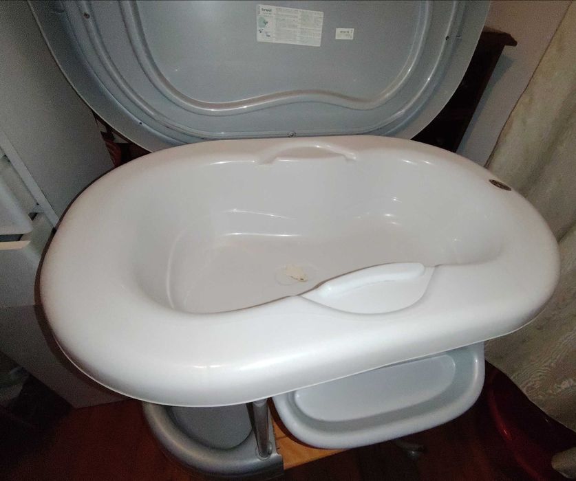 Muda Fraldas com Banheira