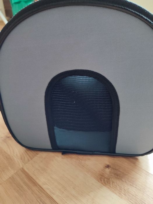 Dwa transportery dla psa