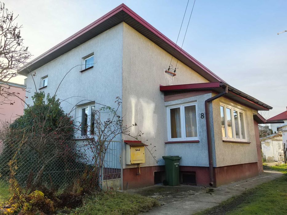 Dom 80m2 osiedle działki. Powierzchnia gruntu 1000m2. Dostępne od ręki