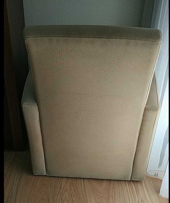 Cadeirão em pele, beje