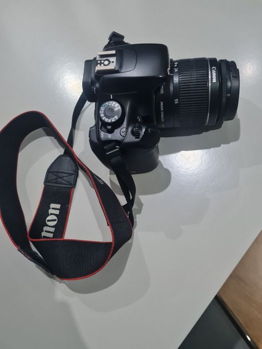 Máquina fotográfica Canon EOS 1100D