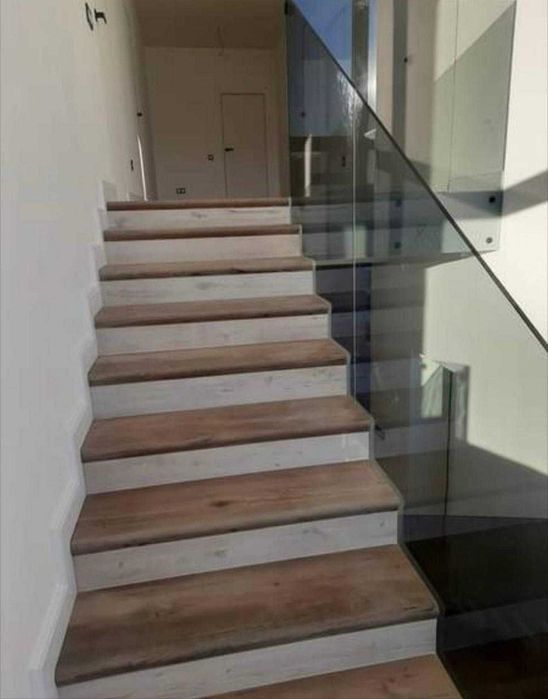 Продаж будинку, Брюховичі