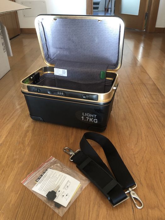 Necessaire Benetton novo