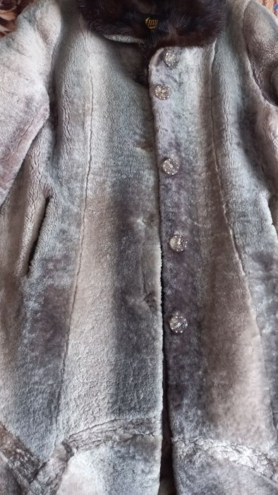 Шуба жіноча, мутонова