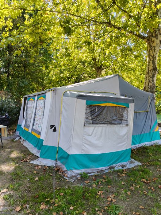 Vendo atrelado tenda