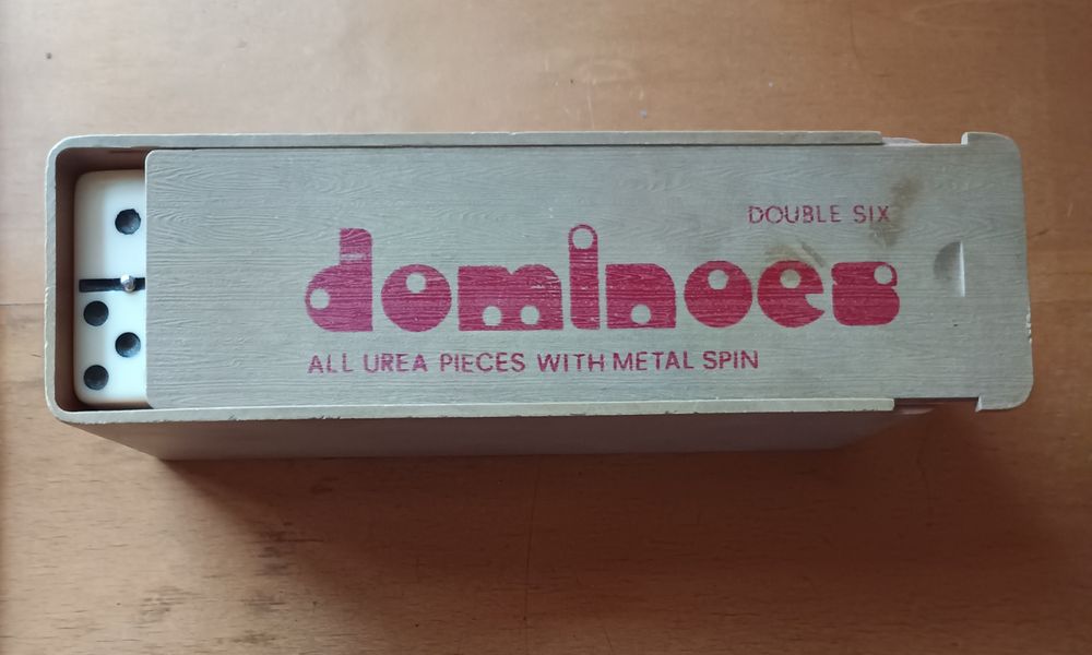 Jogo antigo de dominó