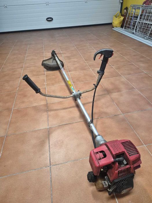 Roçadora Honda a gasolina com guiador