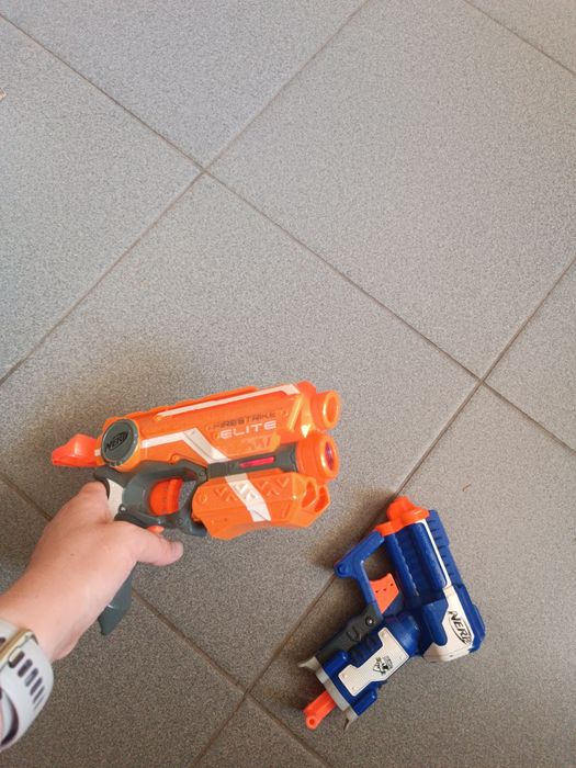Бластери пістолети Nerf