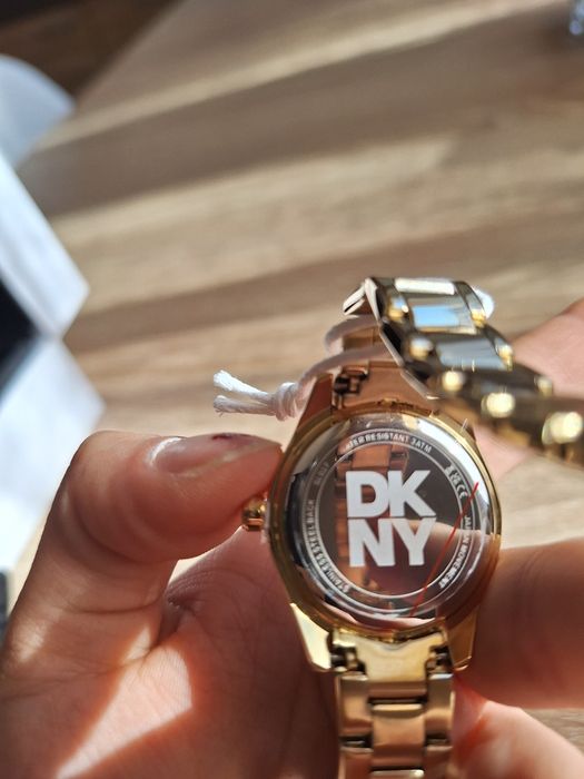 DKNY zegarek damski złoty elegancki