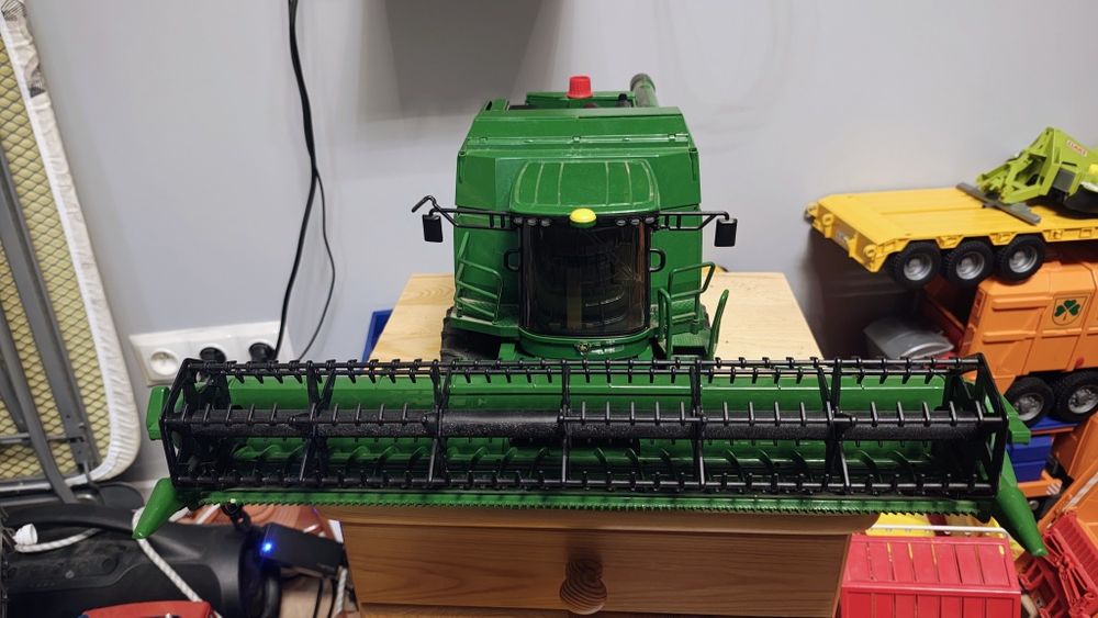 Bruder kombajn jogn deere