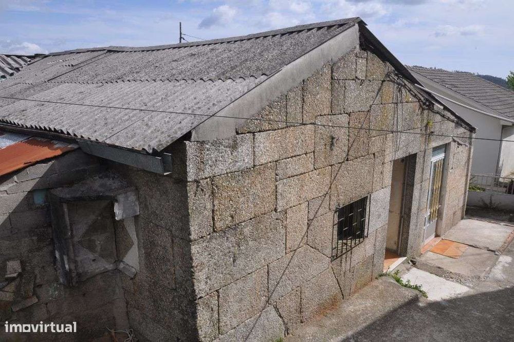 Casa para Restauro em Abação