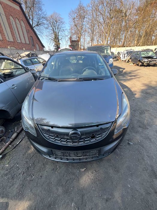opel corsa d lift 1,3 A13DTC cdti  lak z190 samochódy na części