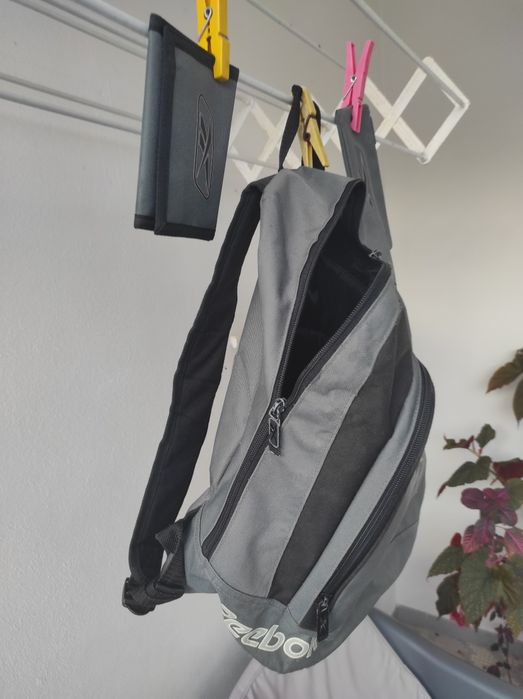 Mochila com bolsa e carteira